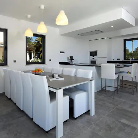 Villa Luxurious Algarve Carvoeiro Lux 5 Bedrooms Private Heatable Pool 300m From The Carvoeiro