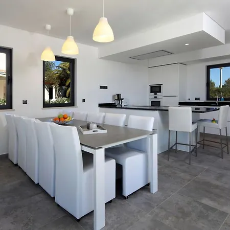 Luxurious Algarve Lux 5 Bedrooms Private Heatable Pool 300m From The *