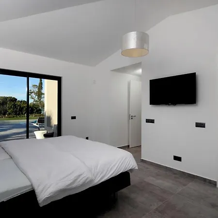 Villa Luxurious Algarve Lux 5 Bedrooms Private Heatable Pool 300m From The